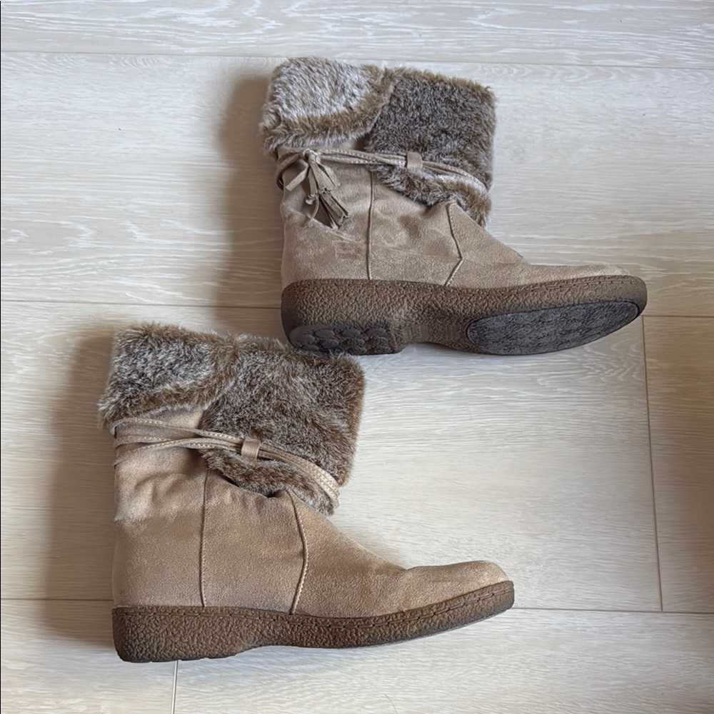 ✨ Merona Tan and Brown Winter Boots with Lace-Up Design